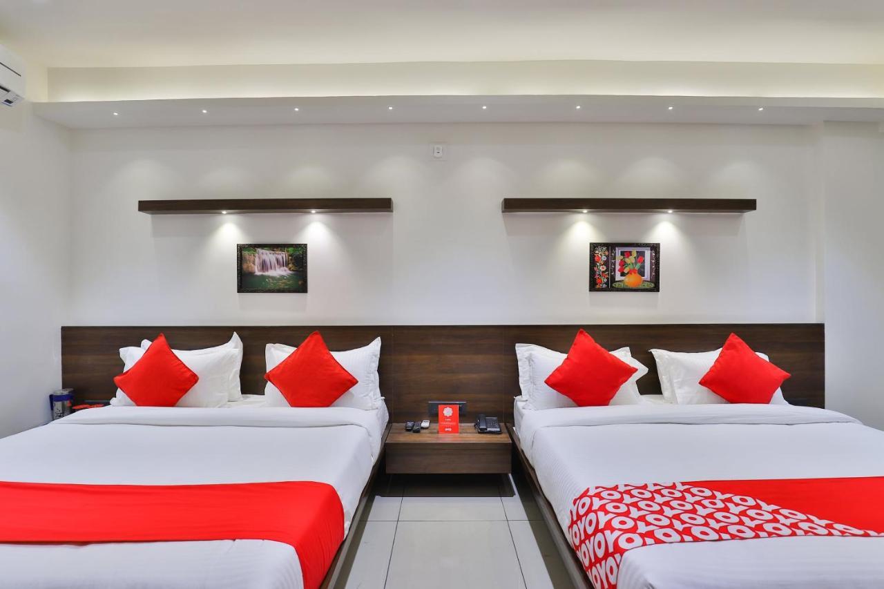 אחמדאבאד Oyo 16604 Hotel Sparsh Inn מראה חיצוני תמונה