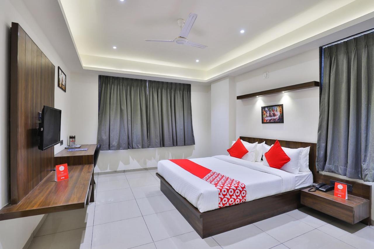 אחמדאבאד Oyo 16604 Hotel Sparsh Inn מראה חיצוני תמונה