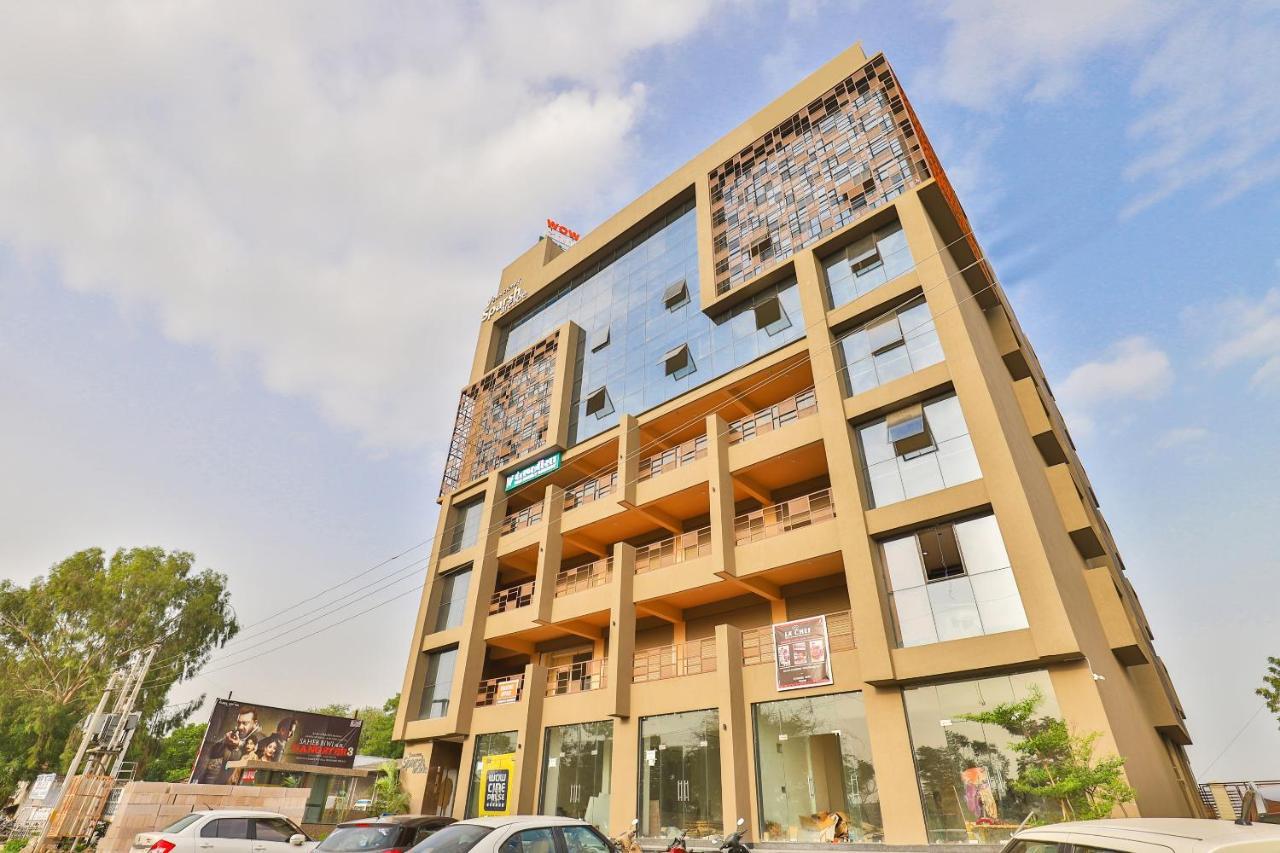 אחמדאבאד Oyo 16604 Hotel Sparsh Inn מראה חיצוני תמונה