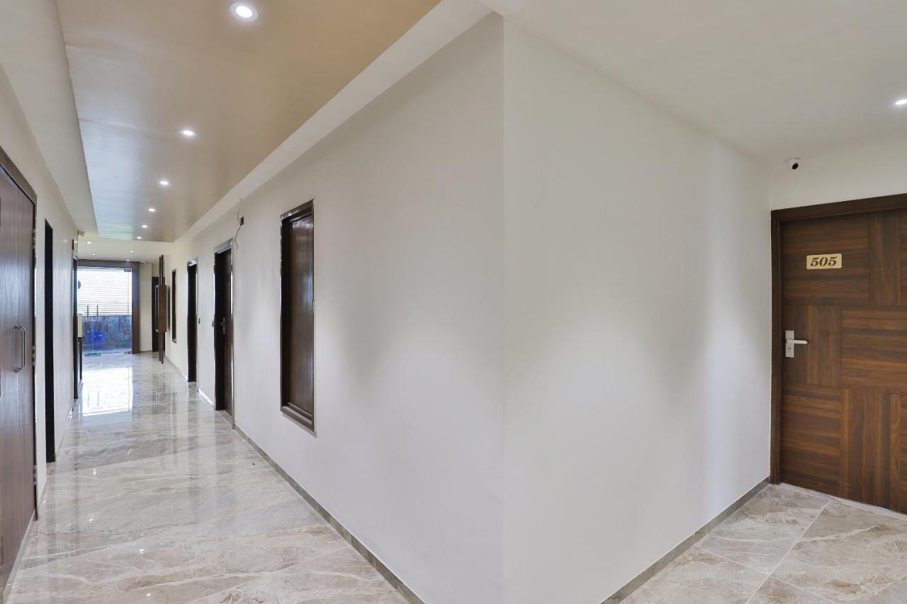 אחמדאבאד Oyo 16604 Hotel Sparsh Inn מראה חיצוני תמונה