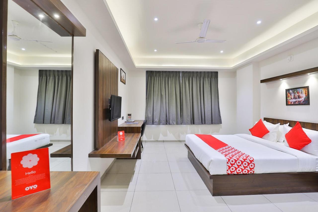 אחמדאבאד Oyo 16604 Hotel Sparsh Inn מראה חיצוני תמונה