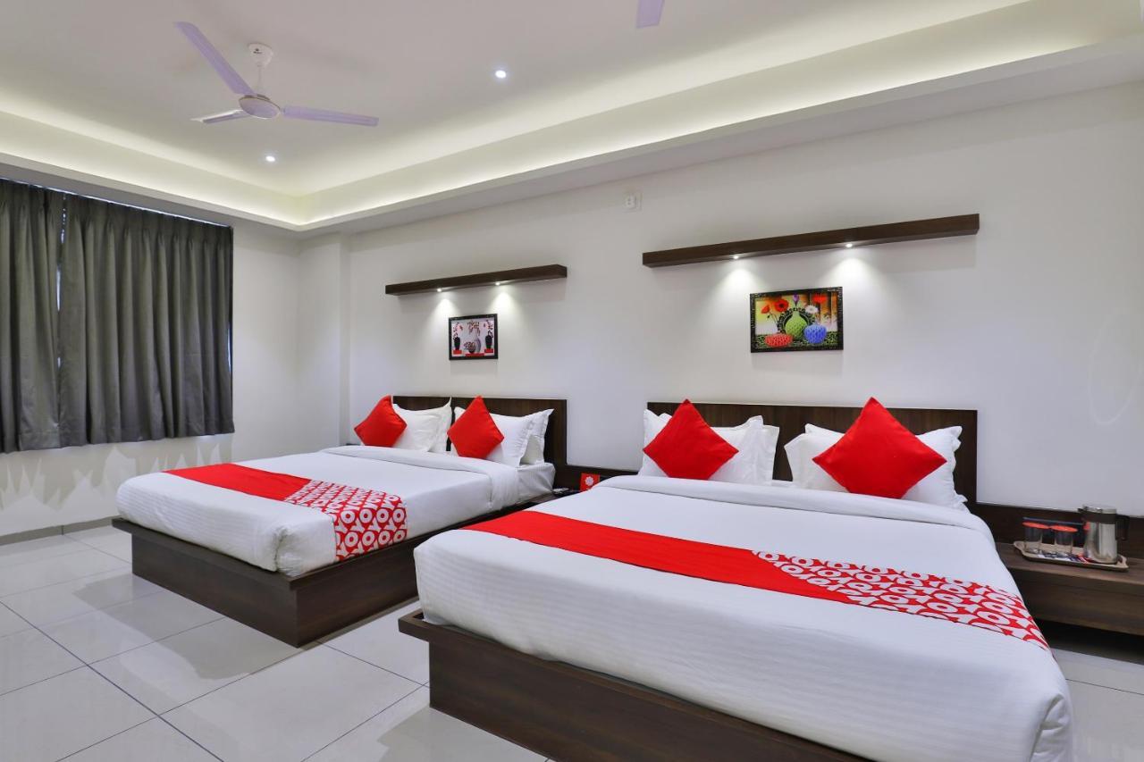 אחמדאבאד Oyo 16604 Hotel Sparsh Inn מראה חיצוני תמונה