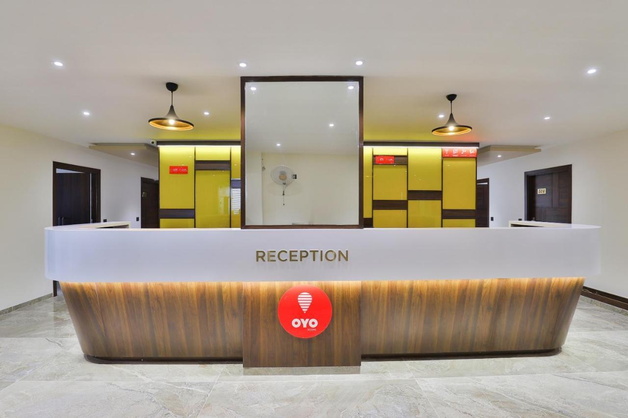אחמדאבאד Oyo 16604 Hotel Sparsh Inn מראה חיצוני תמונה
