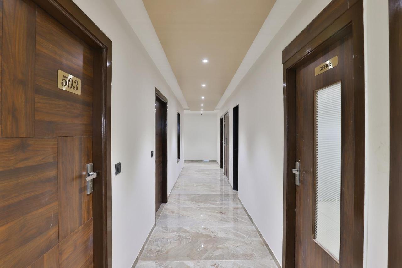 אחמדאבאד Oyo 16604 Hotel Sparsh Inn מראה חיצוני תמונה
