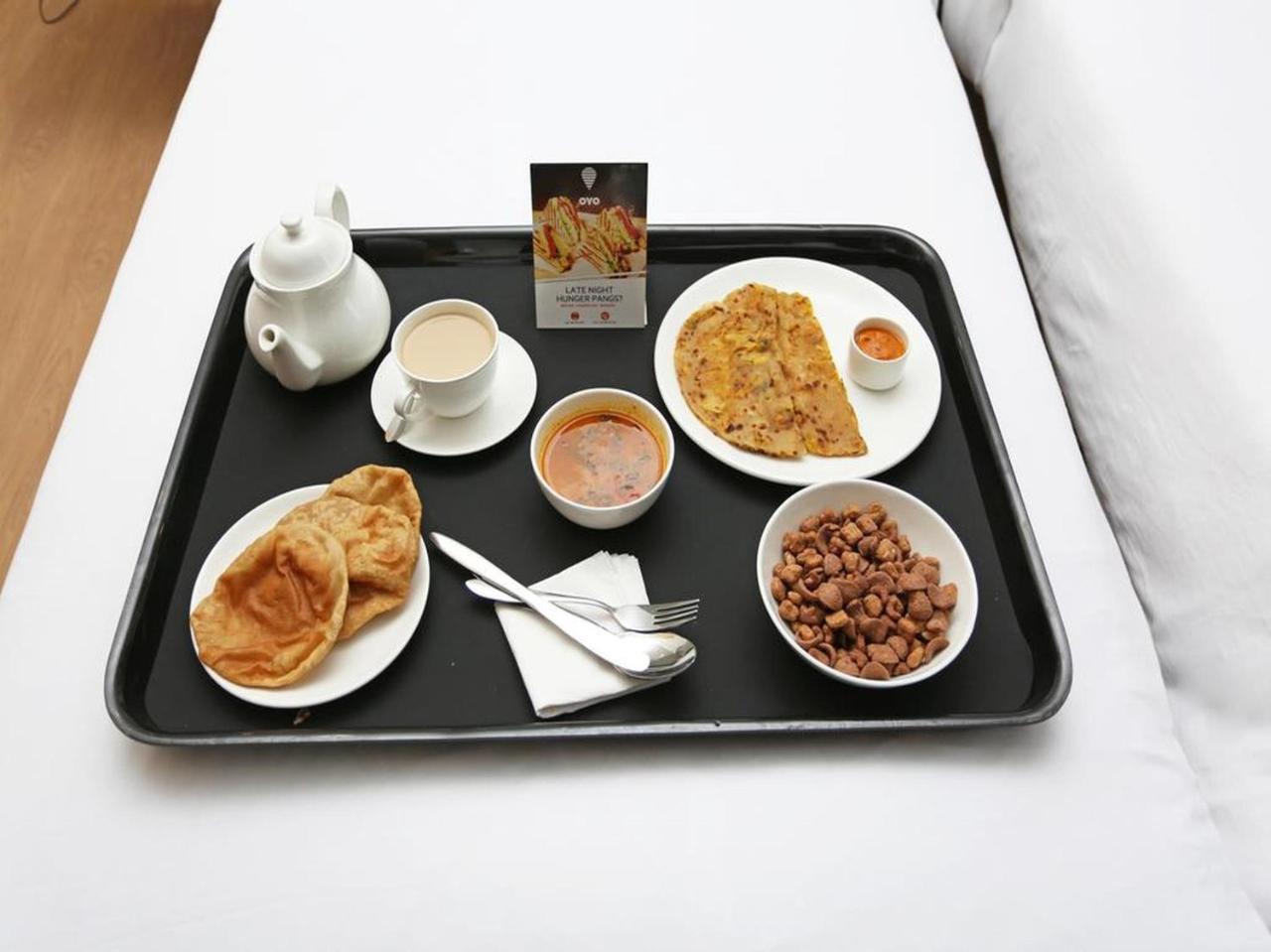 אחמדאבאד Oyo 16604 Hotel Sparsh Inn מראה חיצוני תמונה