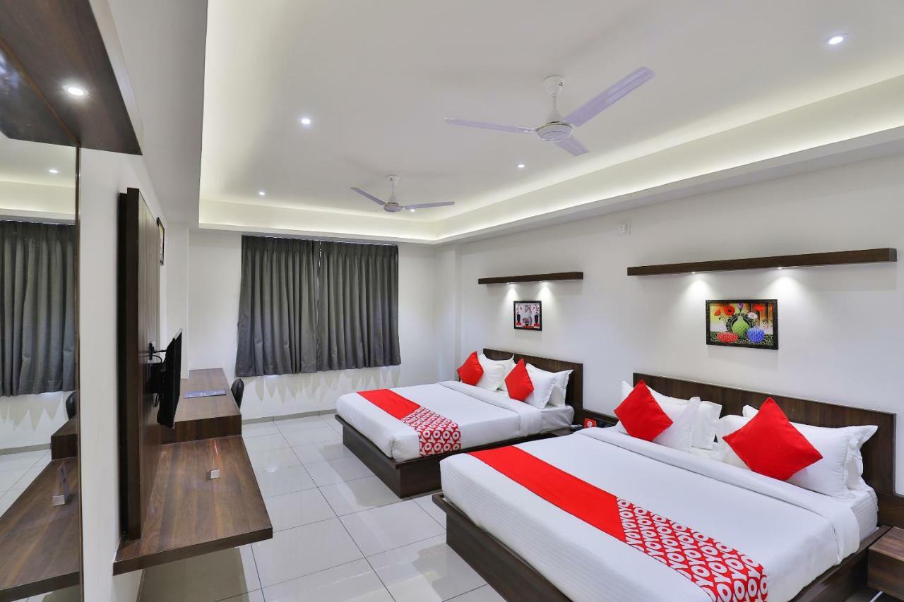 אחמדאבאד Oyo 16604 Hotel Sparsh Inn מראה חיצוני תמונה