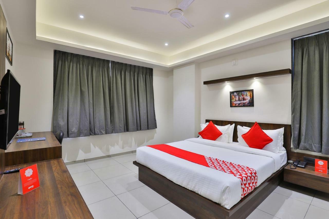 אחמדאבאד Oyo 16604 Hotel Sparsh Inn מראה חיצוני תמונה