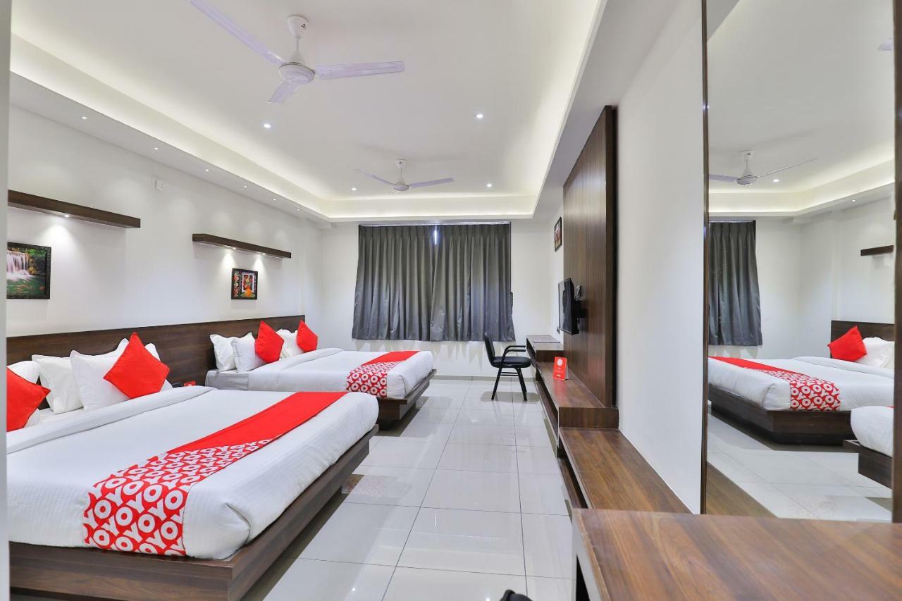 אחמדאבאד Oyo 16604 Hotel Sparsh Inn מראה חיצוני תמונה